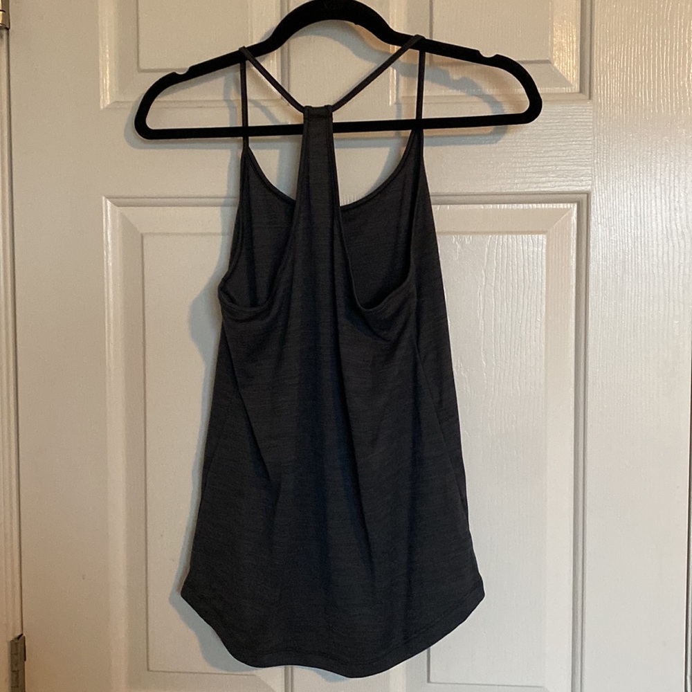 Under Armour women’s loose fit heat gear athletic tank top - Picture 2 of 4